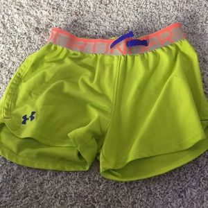 Under armor loose youth medium shorts